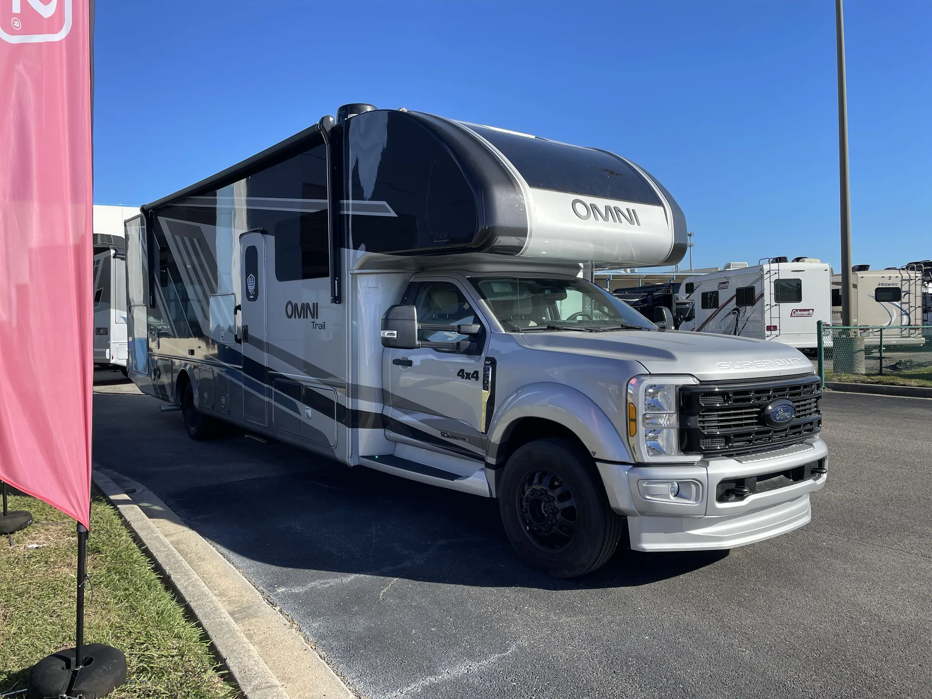 2026 Thor Motor Coach Omni Trail R36 - Photo 2