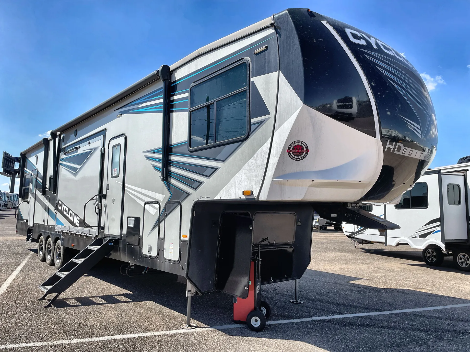 2021 Heartland Cyclone CY 4270 - Photo 2