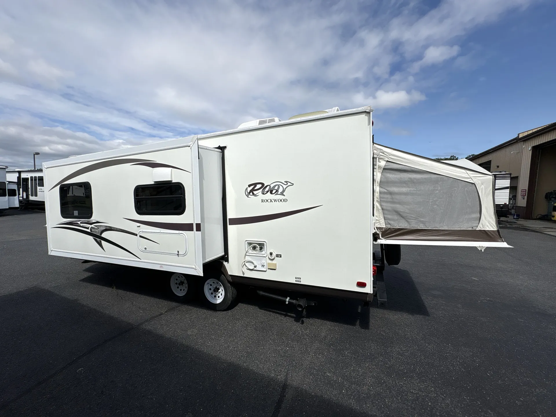 2014 Forest River Rockwood Roo 23SS — off campside