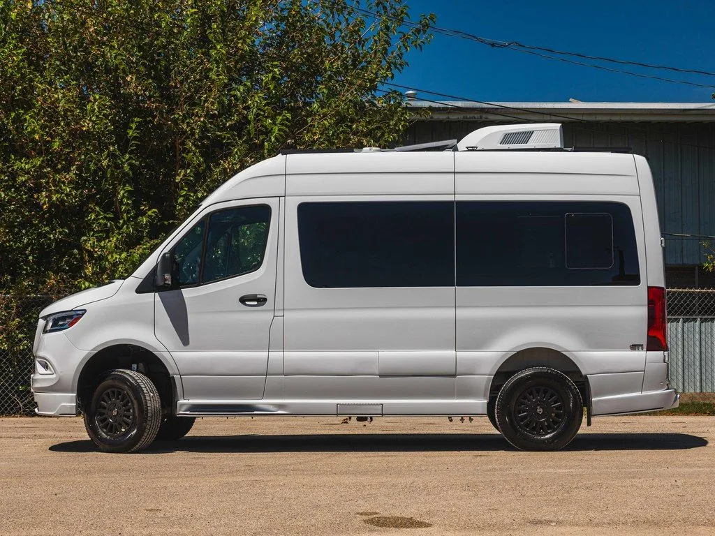 2025 Tiffin Motorhomes GT1 - Photo 2