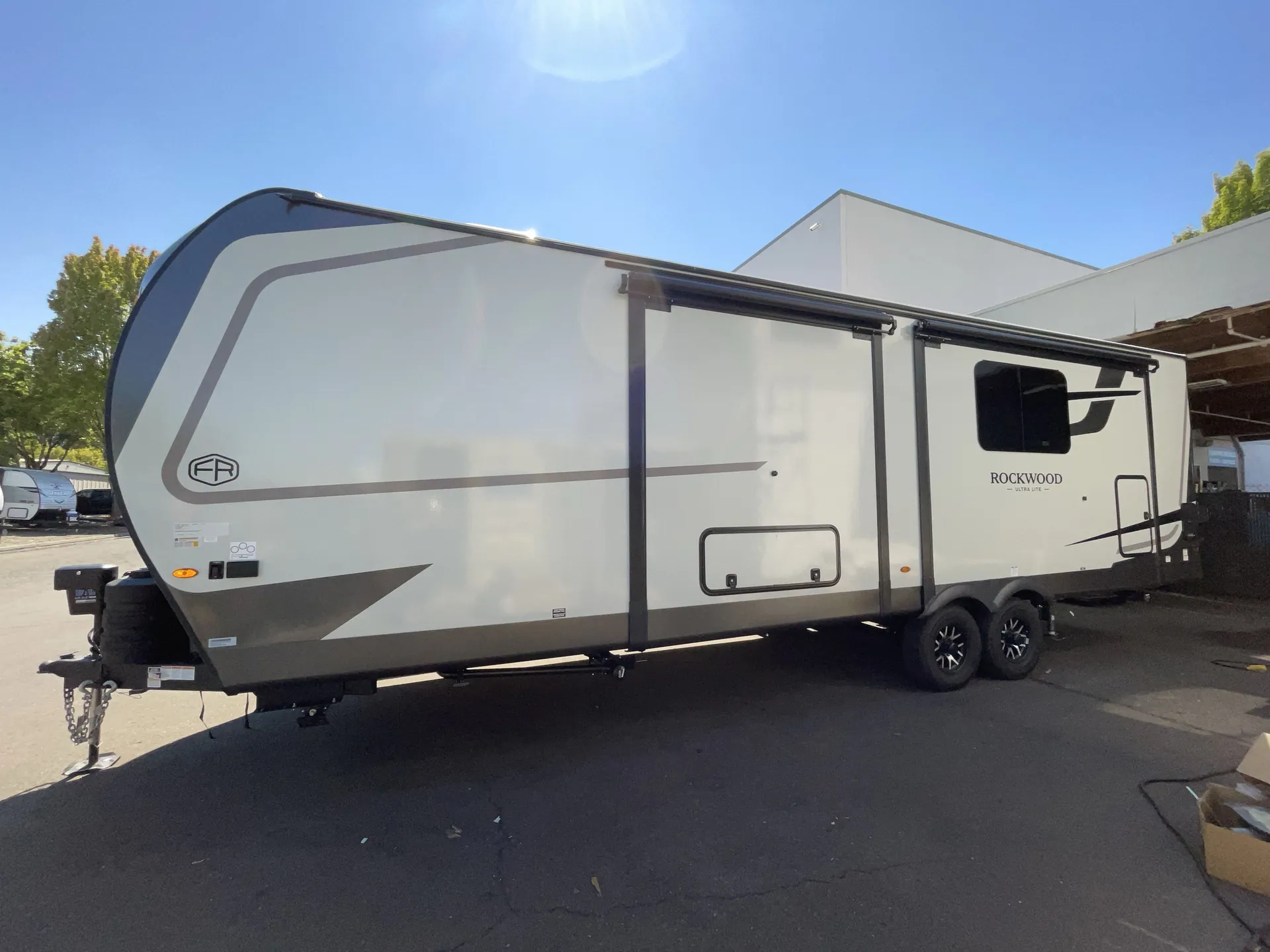 2027 Forest River Rockwood Ultra Lite 2711RK — off campside