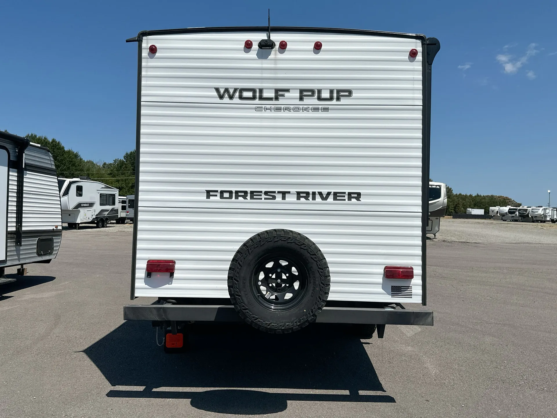2027 Forest River Cherokee Wolf Pup 16FQW — off campside