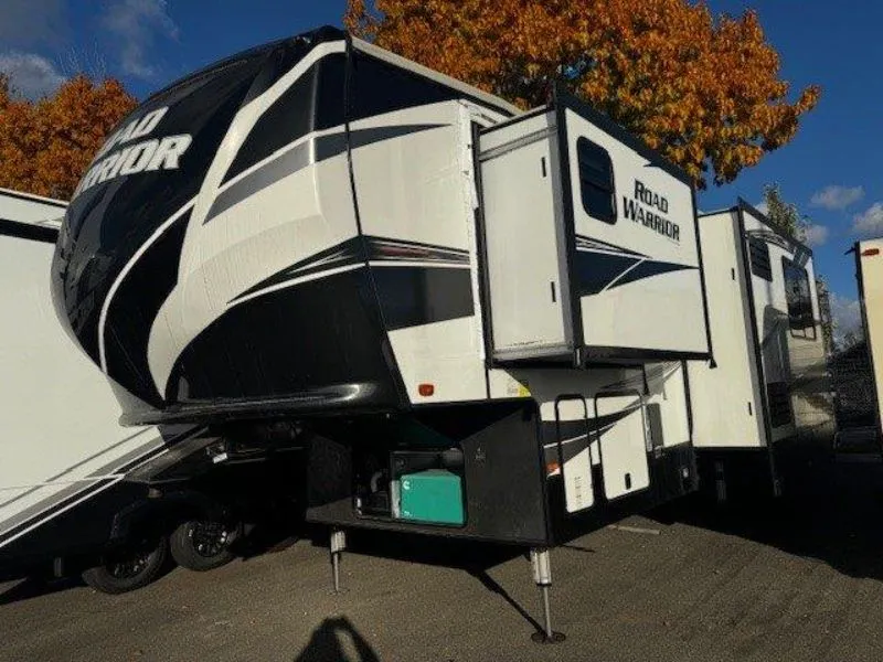 2020 Heartland Road Warrior RW 392 - Photo 3