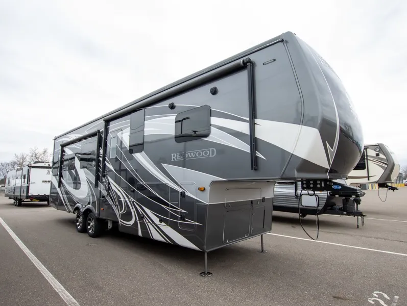 2023 CrossRoads Redwood RW3401RL