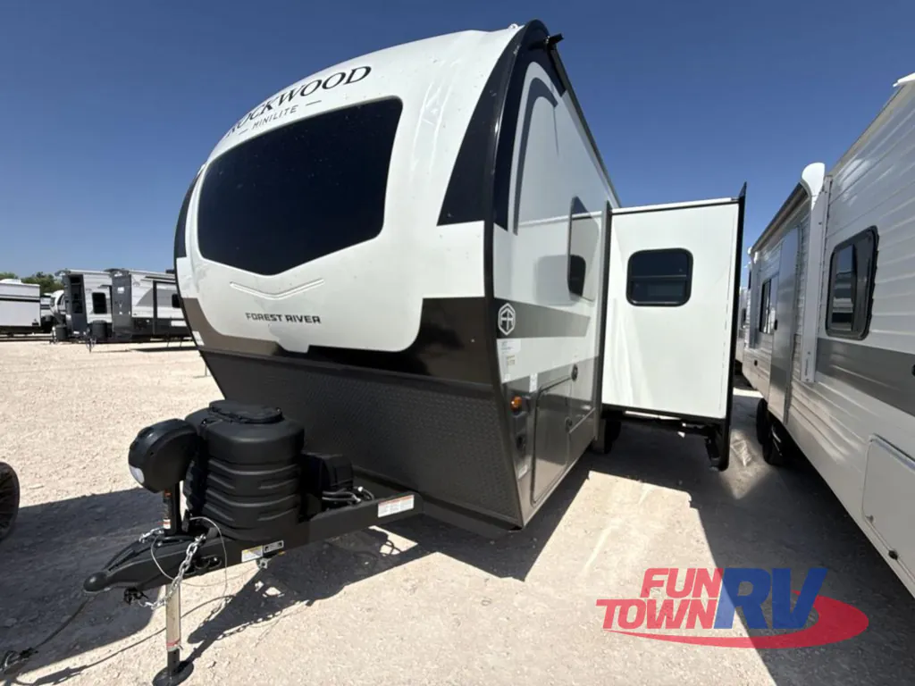 2027 Forest River Rockwood Mini Lite 2205S, Photos photo 3