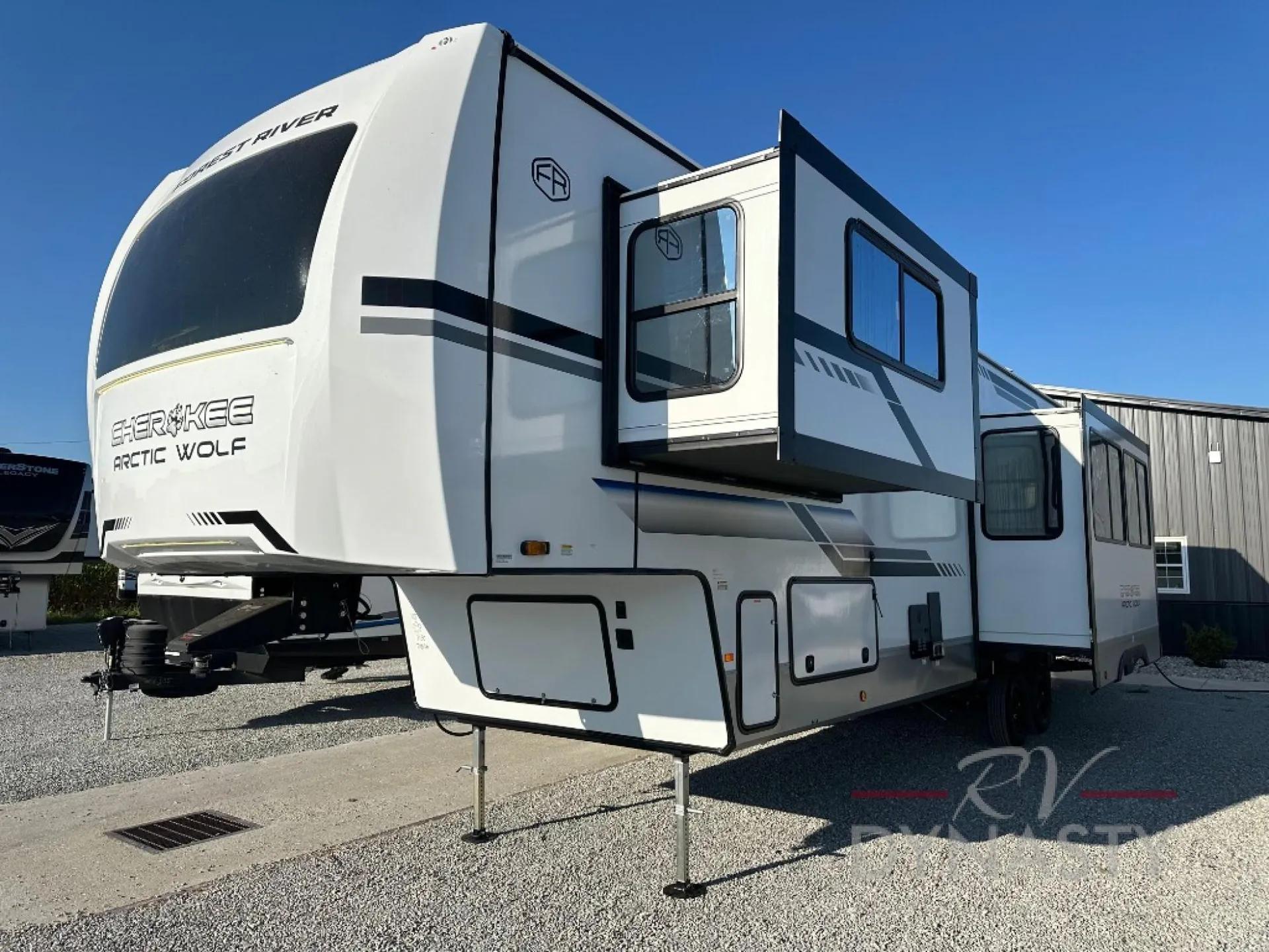 2025 Forest River Cherokee Arctic Wolf Suite 3750 SUITE - Photo 3