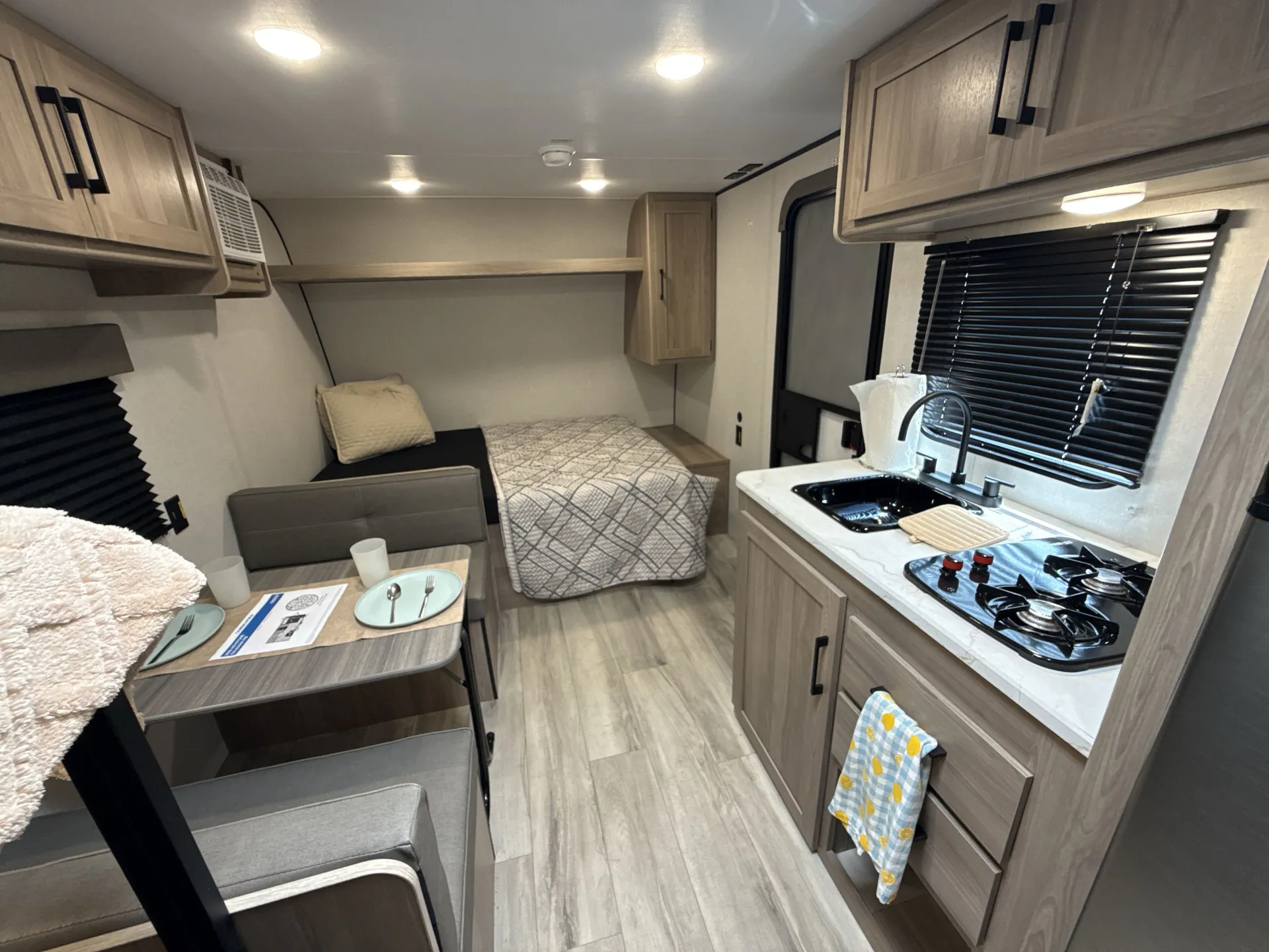 2025 Keystone Coleman 17B — living area main