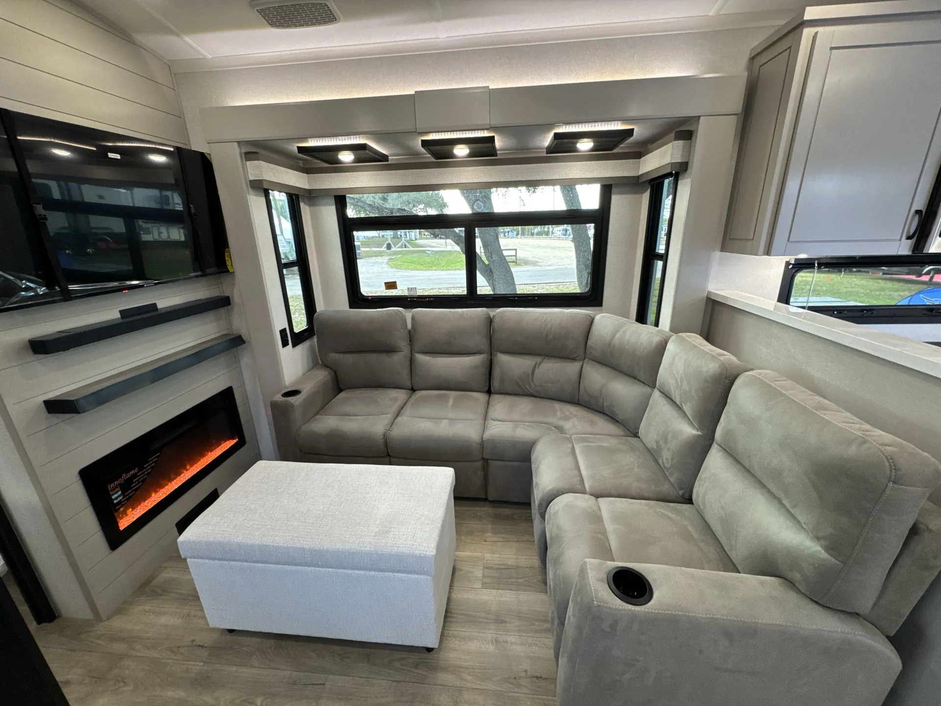2026 Jayco North Point 395DSDB - Photo 3