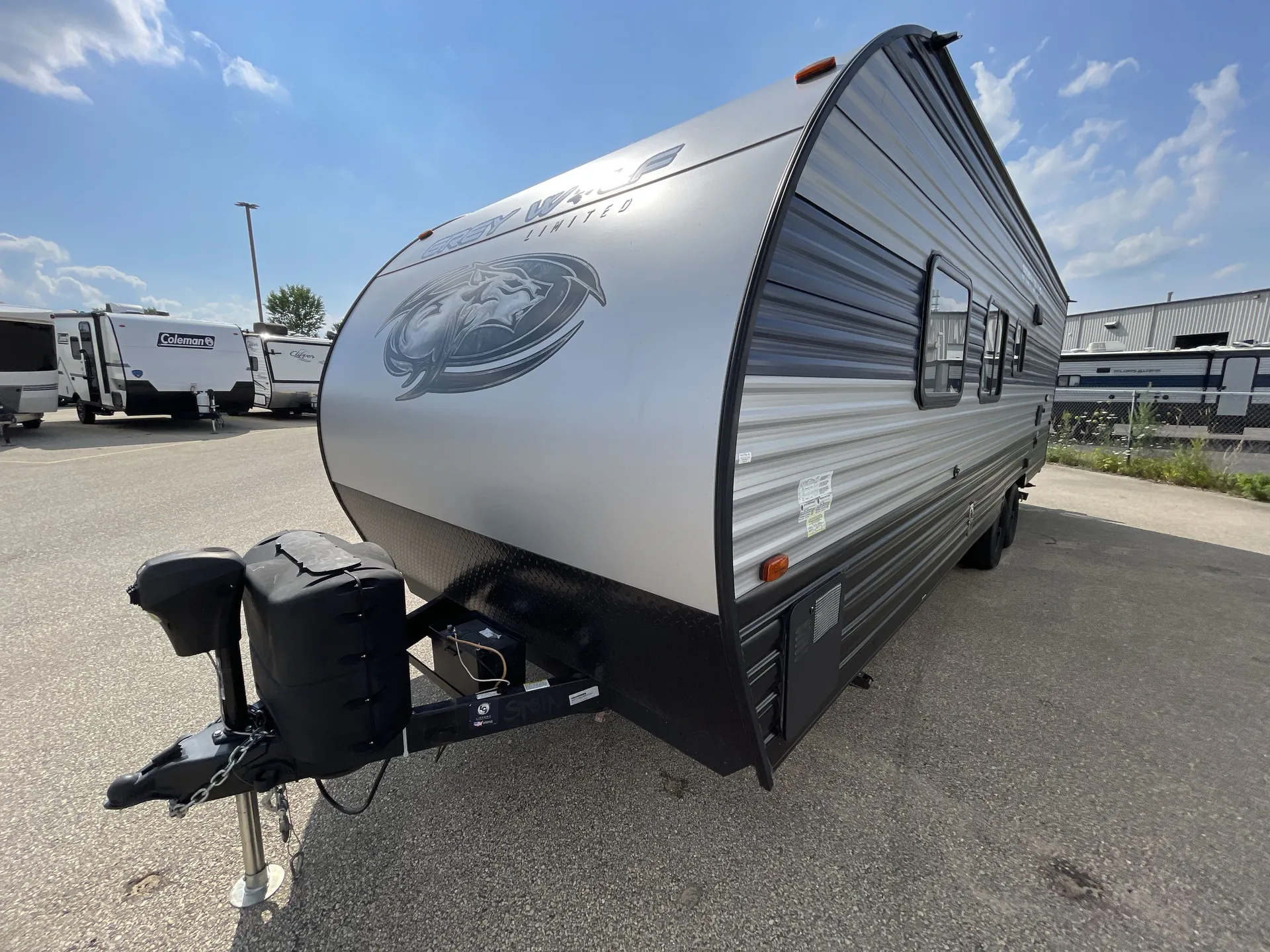 2021 Forest River Cherokee Grey Wolf 26DJSE — off campside
