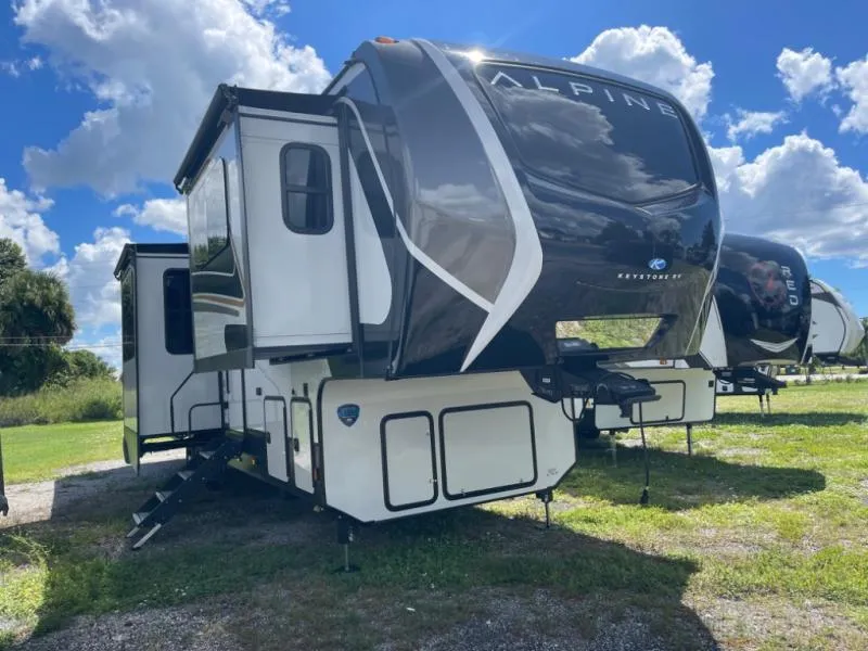 2025 Keystone Alpine 3011CK - Photo 2