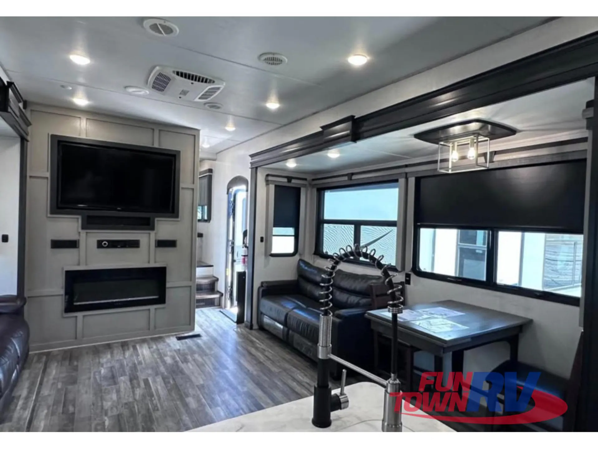 2022 Keystone Alpine 3910RK - Photo 4