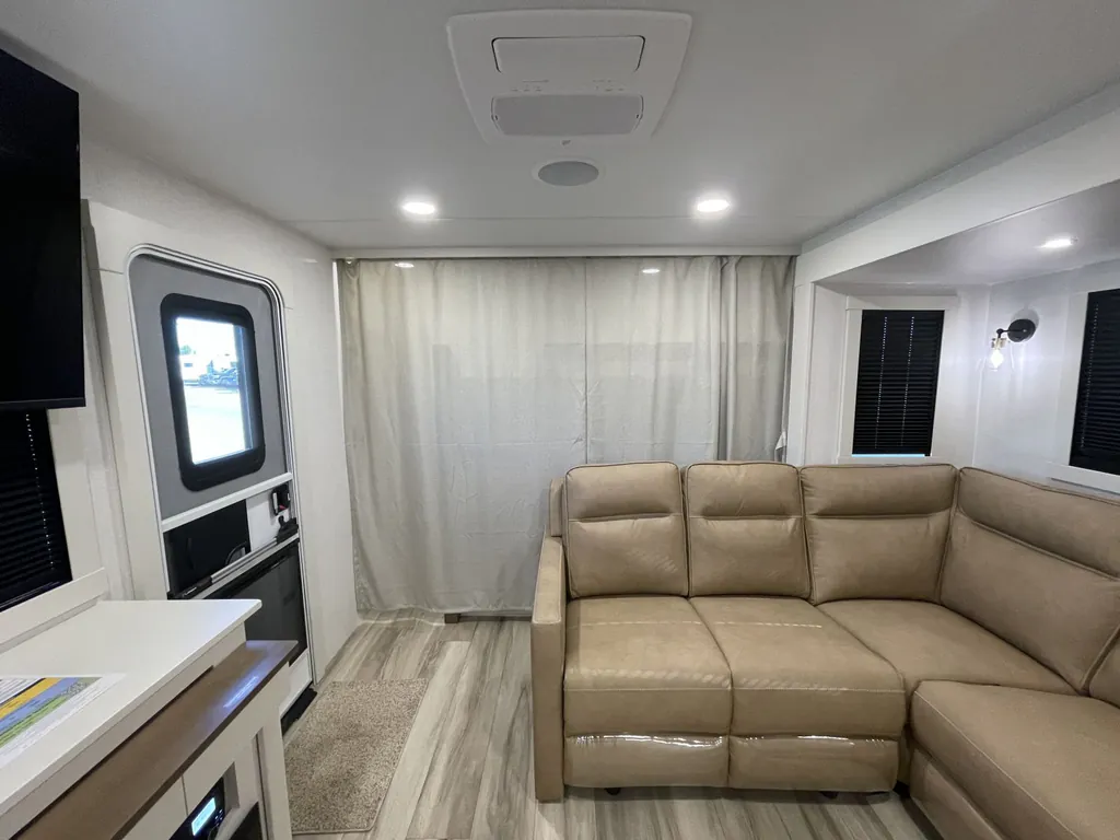 2027 Brinkley Model I 290, Photos photo 33