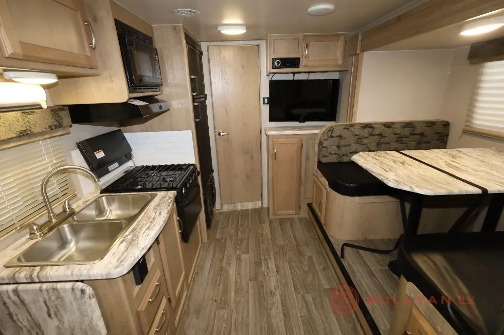 2020 Winnebago Micro Minnie 2108FBS - Photo 3