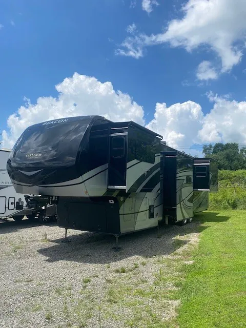 2022 Vanleigh Beacon 41FLB - Photo 2