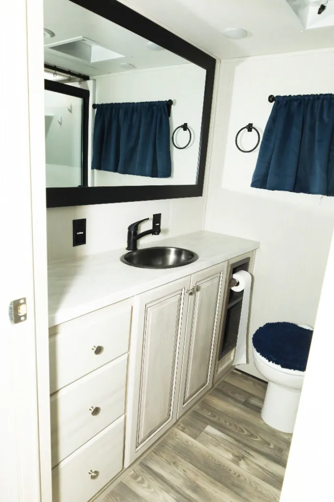 2023 Forest River Cardinal Luxury 380RLX, Photos photo 25