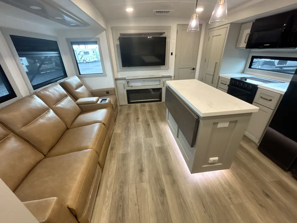 2025 Brinkley Model Z AIR 295, Photos photo 3