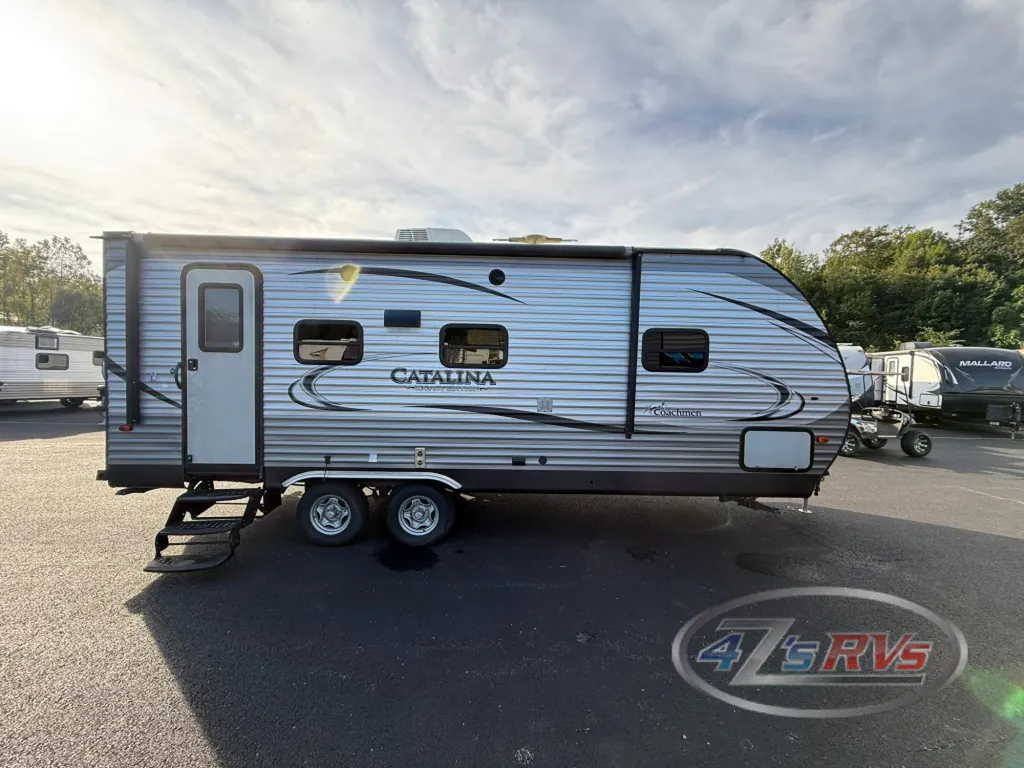 2017 Coachmen Catalina Legacy Edition 223RBS, Photos photo 8