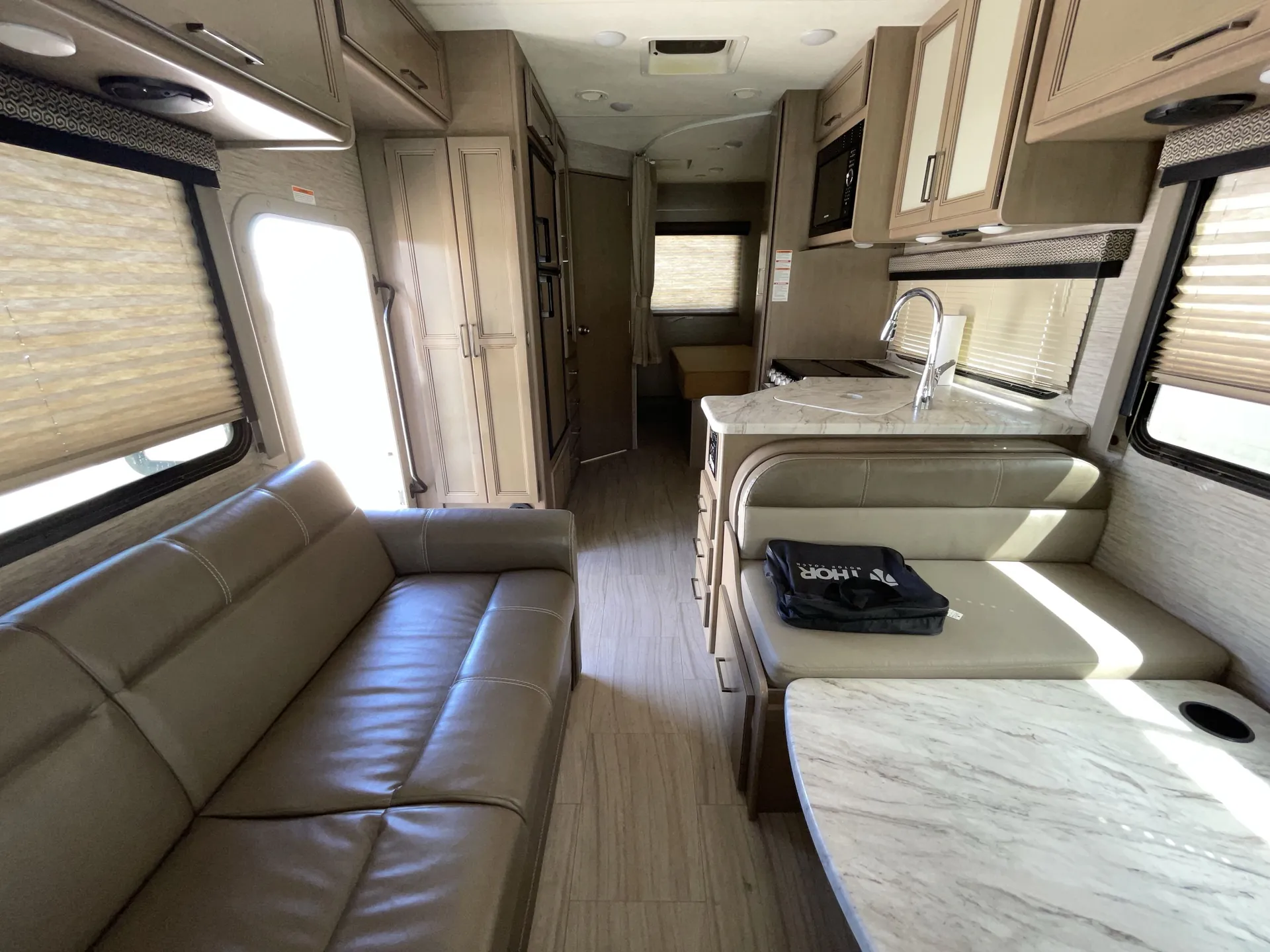 2021 Thor Motor Coach Coleman 26CM — living area main