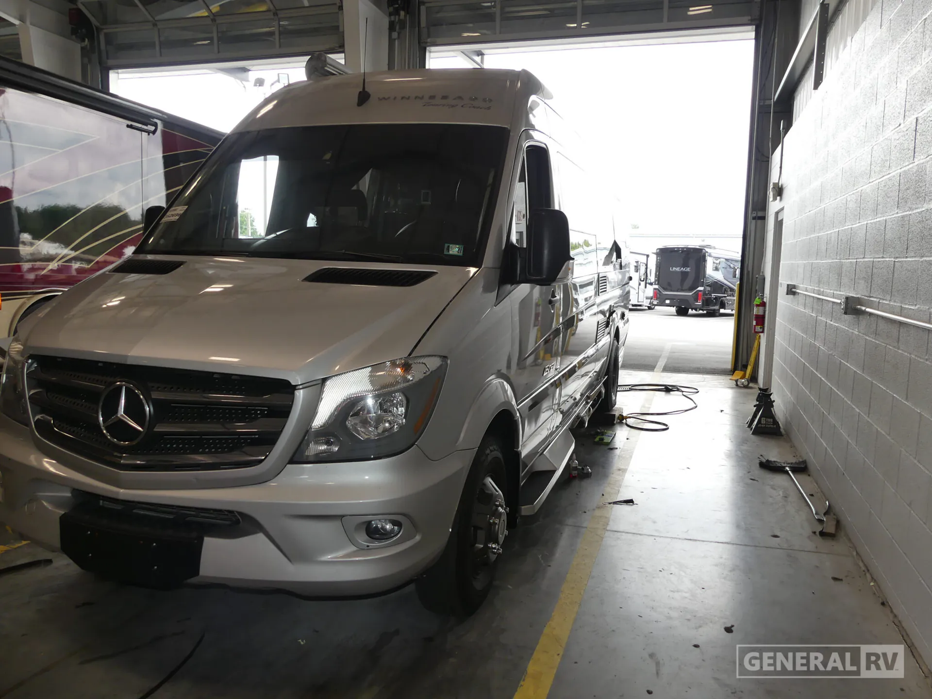 2017 Winnebago Era 70X - Photo 4
