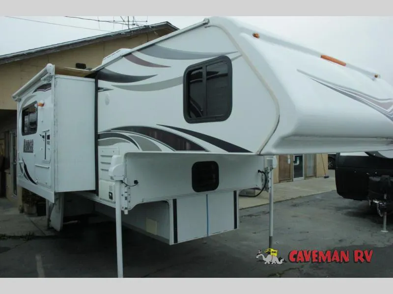 2016 Lance Lance Used   1052 - Main photo
