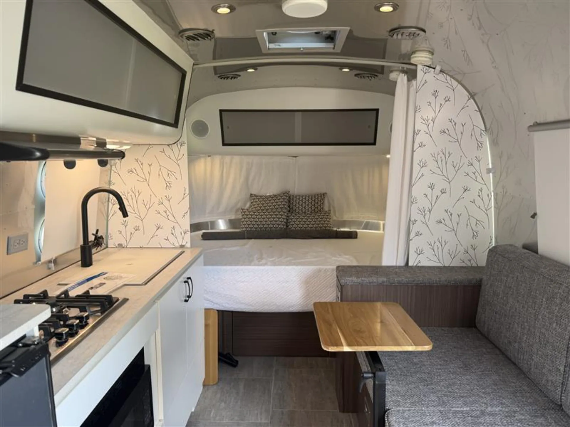 2021 Airstream Caravel 22FB - Photo 3