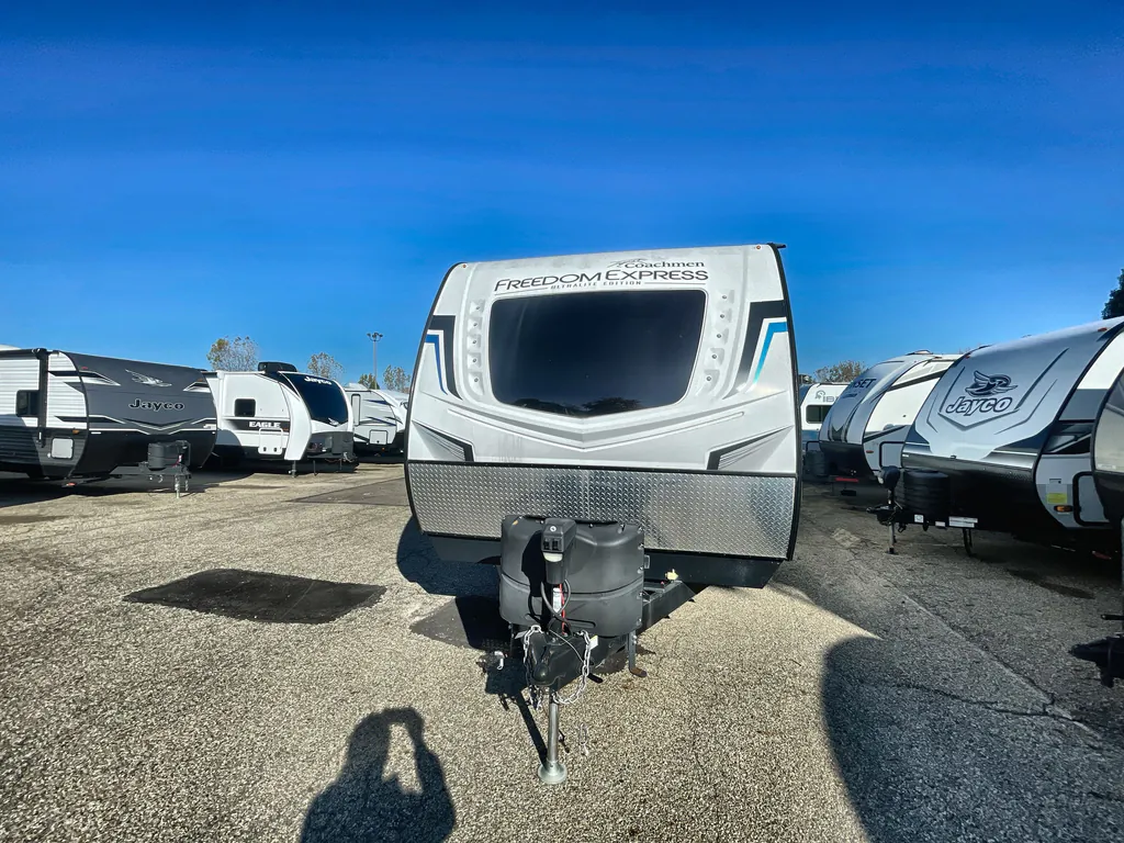 2023 Coachmen Freedom Express Ultra Lite 274RKS, Photos photo 4