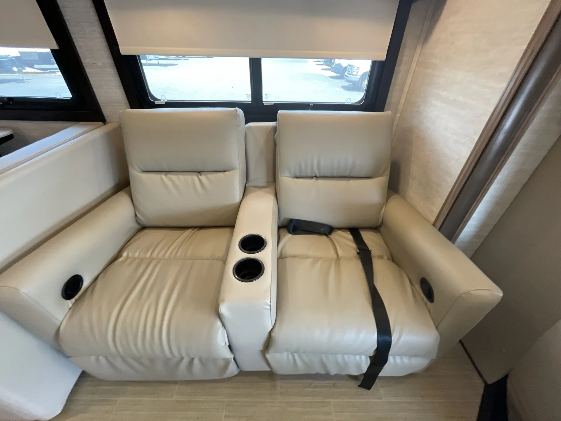 2021 Jayco Greyhawk Prestige 29MVP — living area main