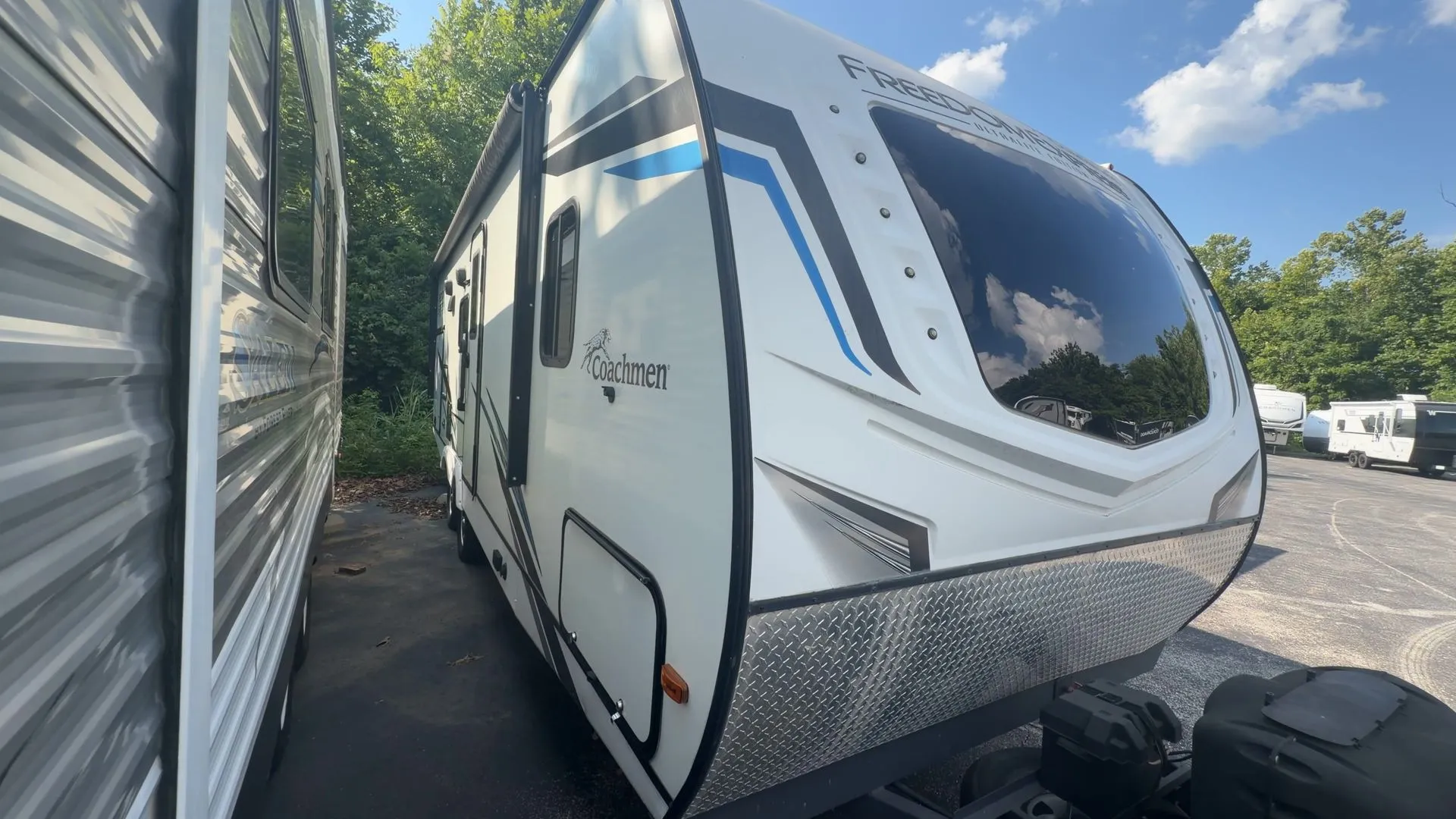 2022 Coachmen Freedom Express Ultra Lite 252RBS - Photo 3