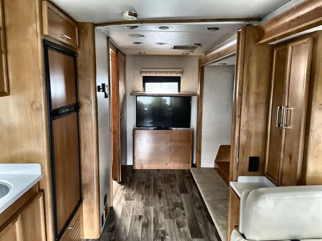 2019 Tiffin Wayfarer 24 FW, Photos photo 24