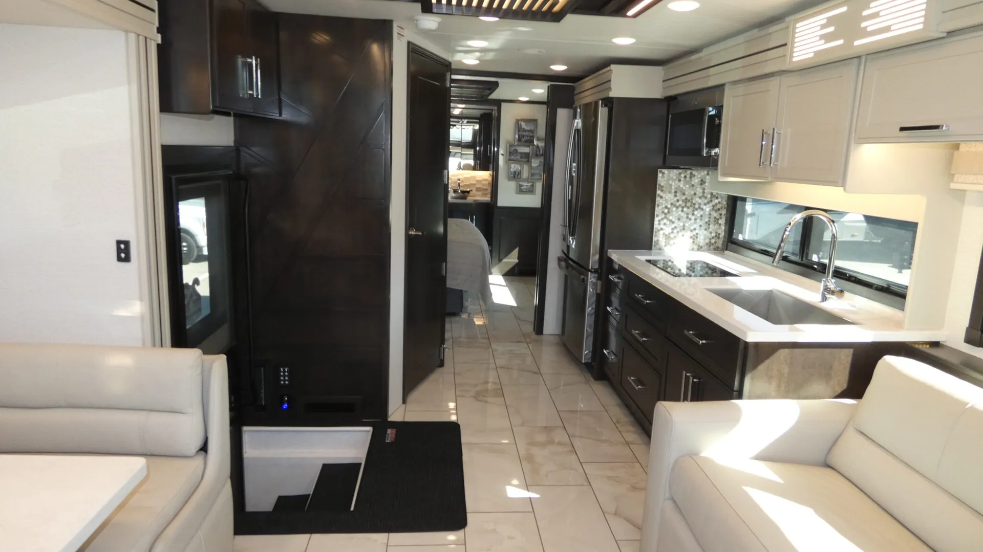 2026 Entegra Coach Centurion 39N - Photo 3