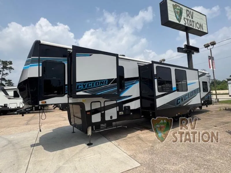 2025 Heartland Cyclone New    4008 - Photo 2