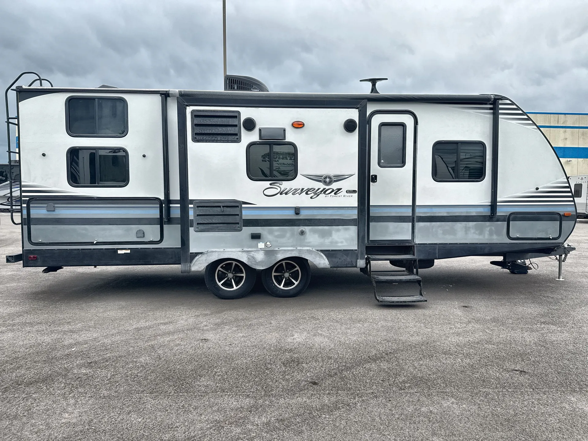 2018 Forest River Surveyor 247BHDS — campside