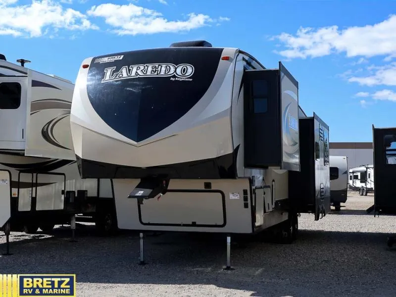 2018 Keystone Laredo 325RL - Photo 3