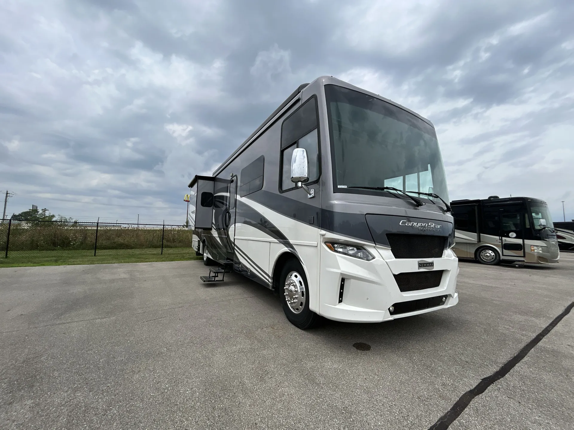 2021 Newmar Canyon Star 3927 - Photo 2