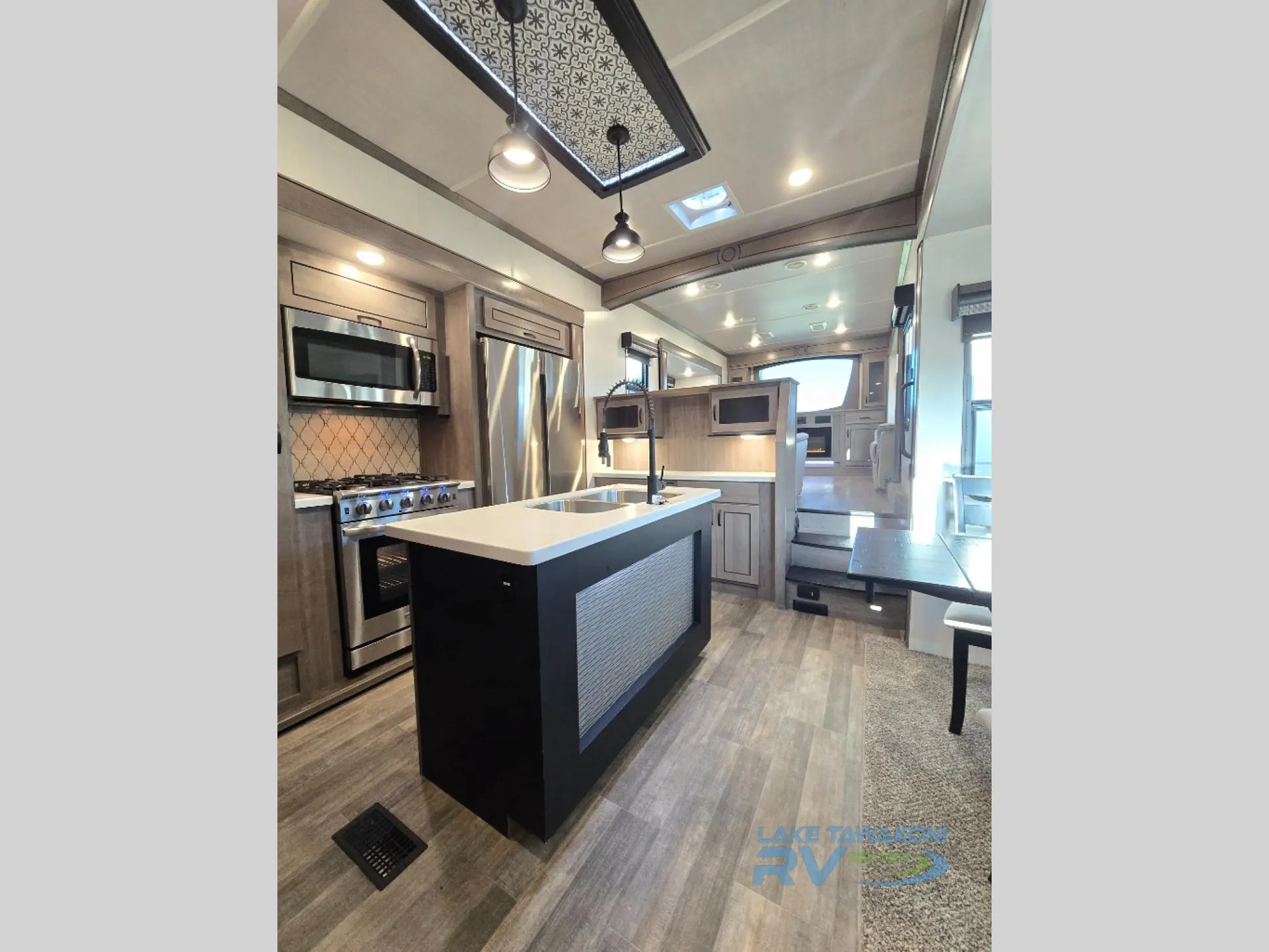 2021 Forest River Cedar Creek 385TH — Photo 5