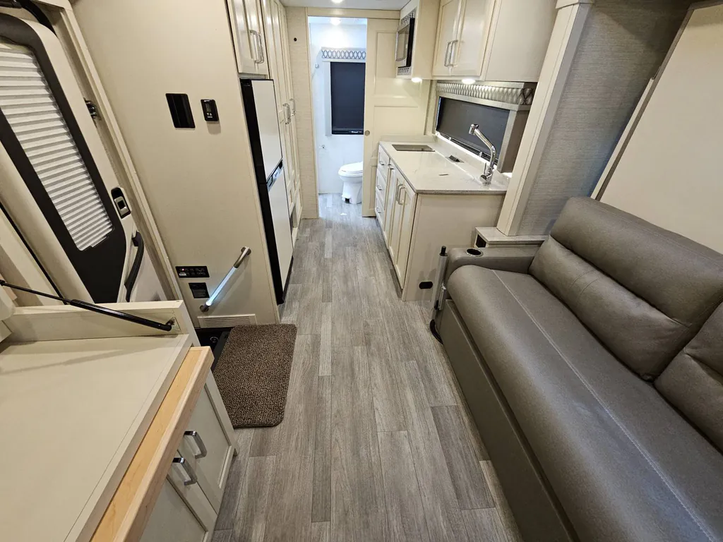 2023 Tiffin Wayfarer 25 JW, Photos photo 3