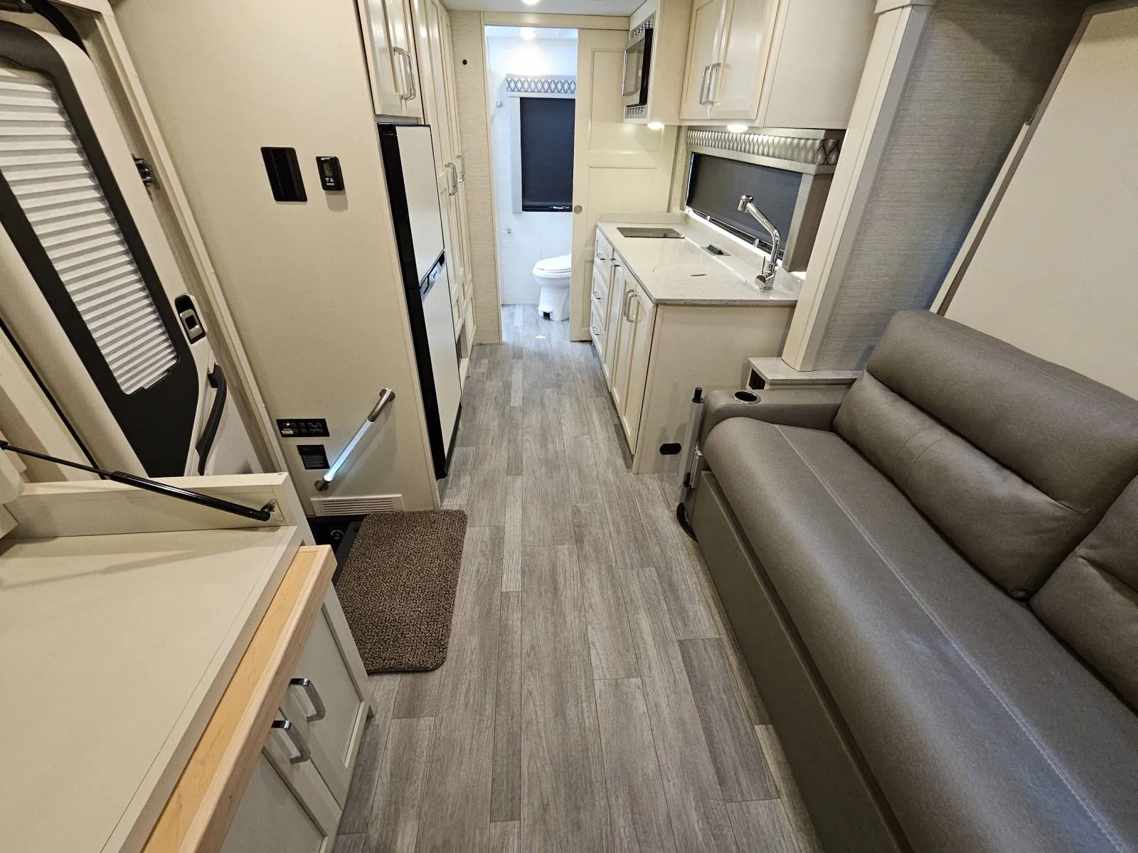 2023 Tiffin Wayfarer 25 JW - Photo 4