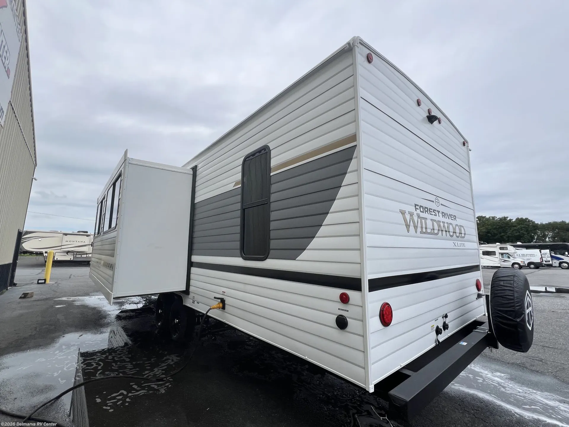 2027 Forest River Wildwood X-Lite 273QBXL — Photo 6