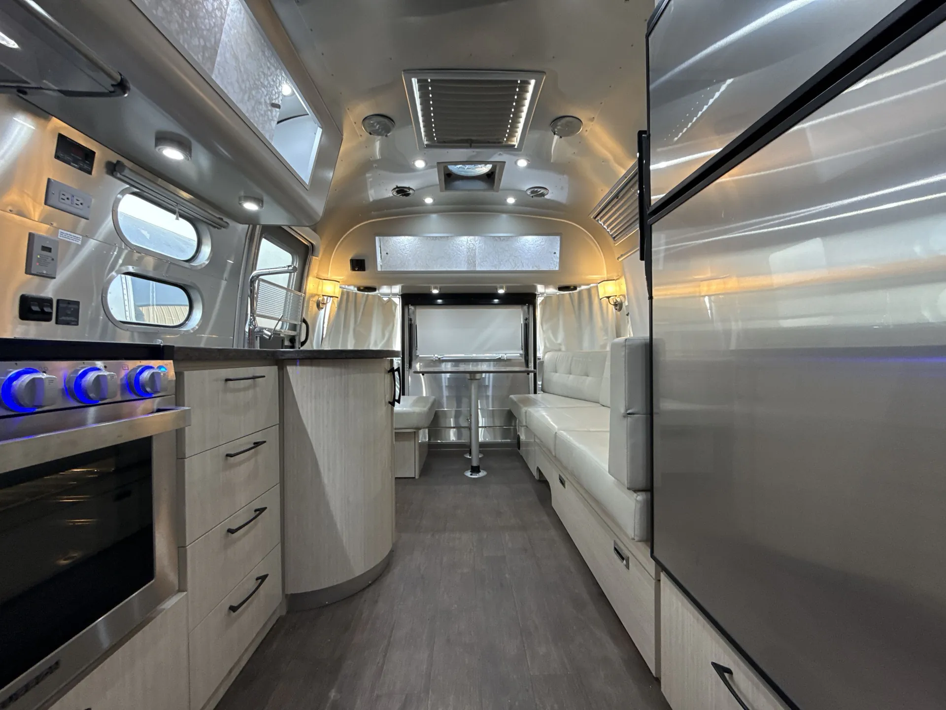 2020 Airstream International Serenity 27FB TWIN — living area main