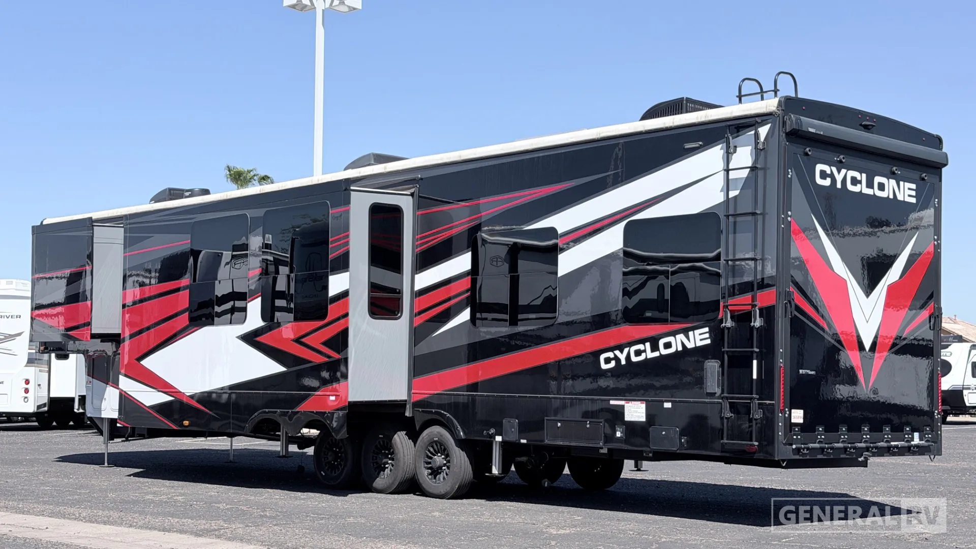 2025 Heartland Cyclone 4215 - Photo 4