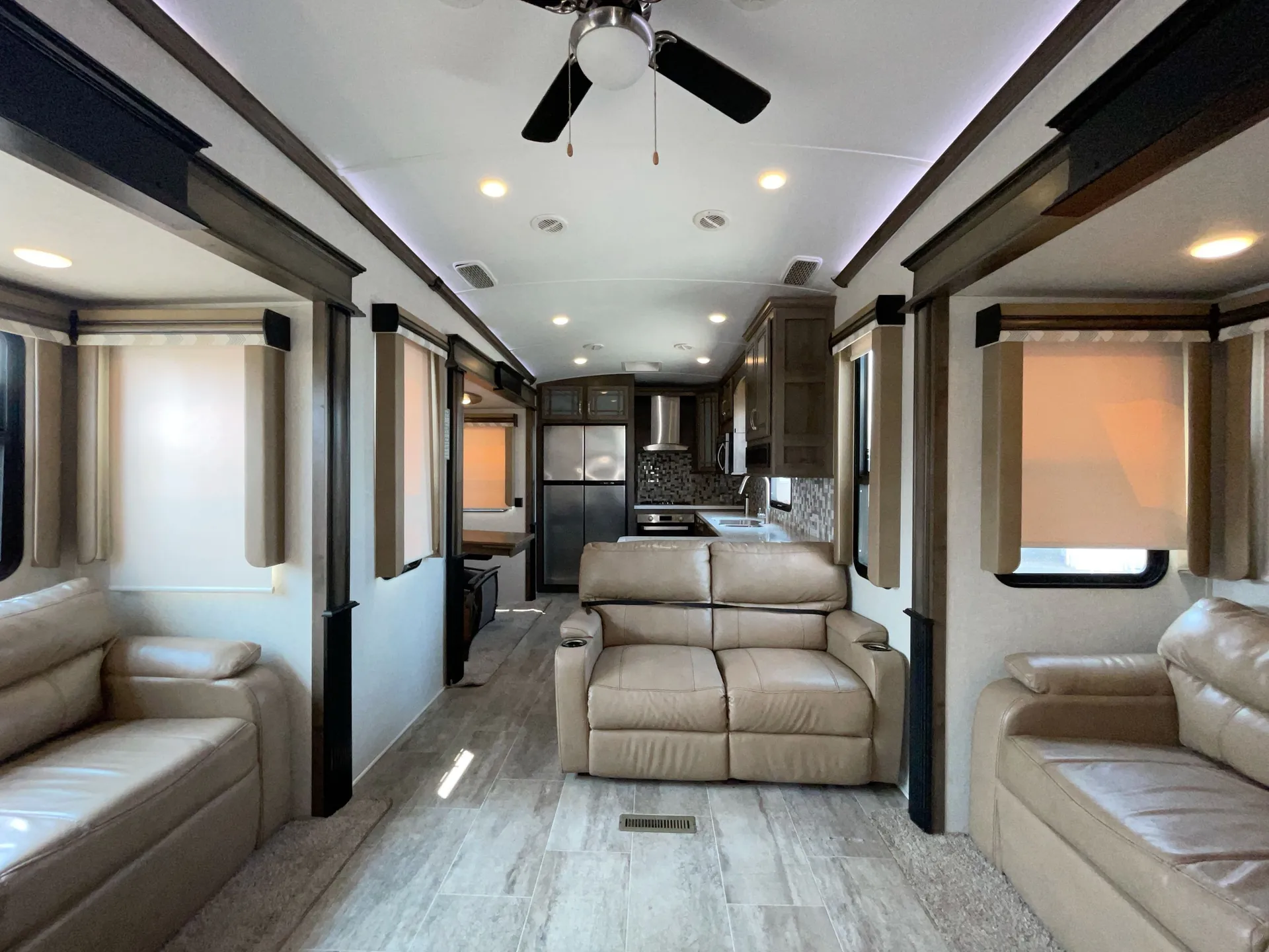 2018 Keystone Montana 3700LK — living area main