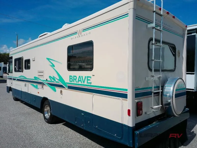 1996 Winnebago Brave 31RQ - Photo 3