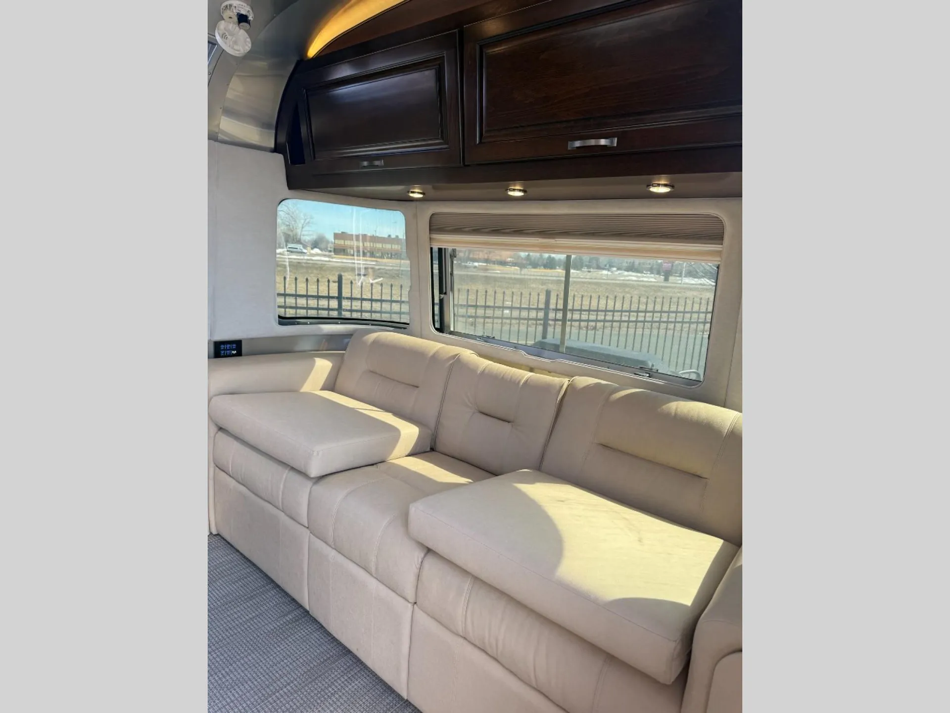 2018 Airstream Classic 30RB - Photo 3