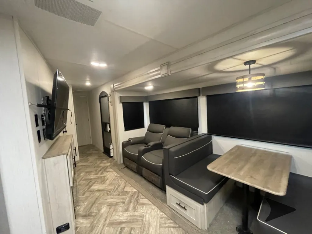 2023 Forest River Wildcat 303MBX, Photos photo 4