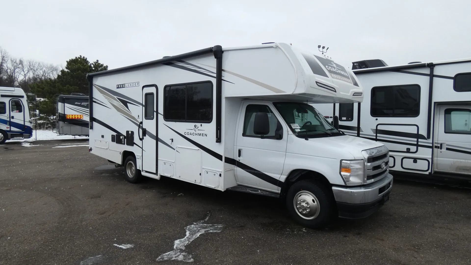 2026 Coachmen Freelander 26DS - Photo 2