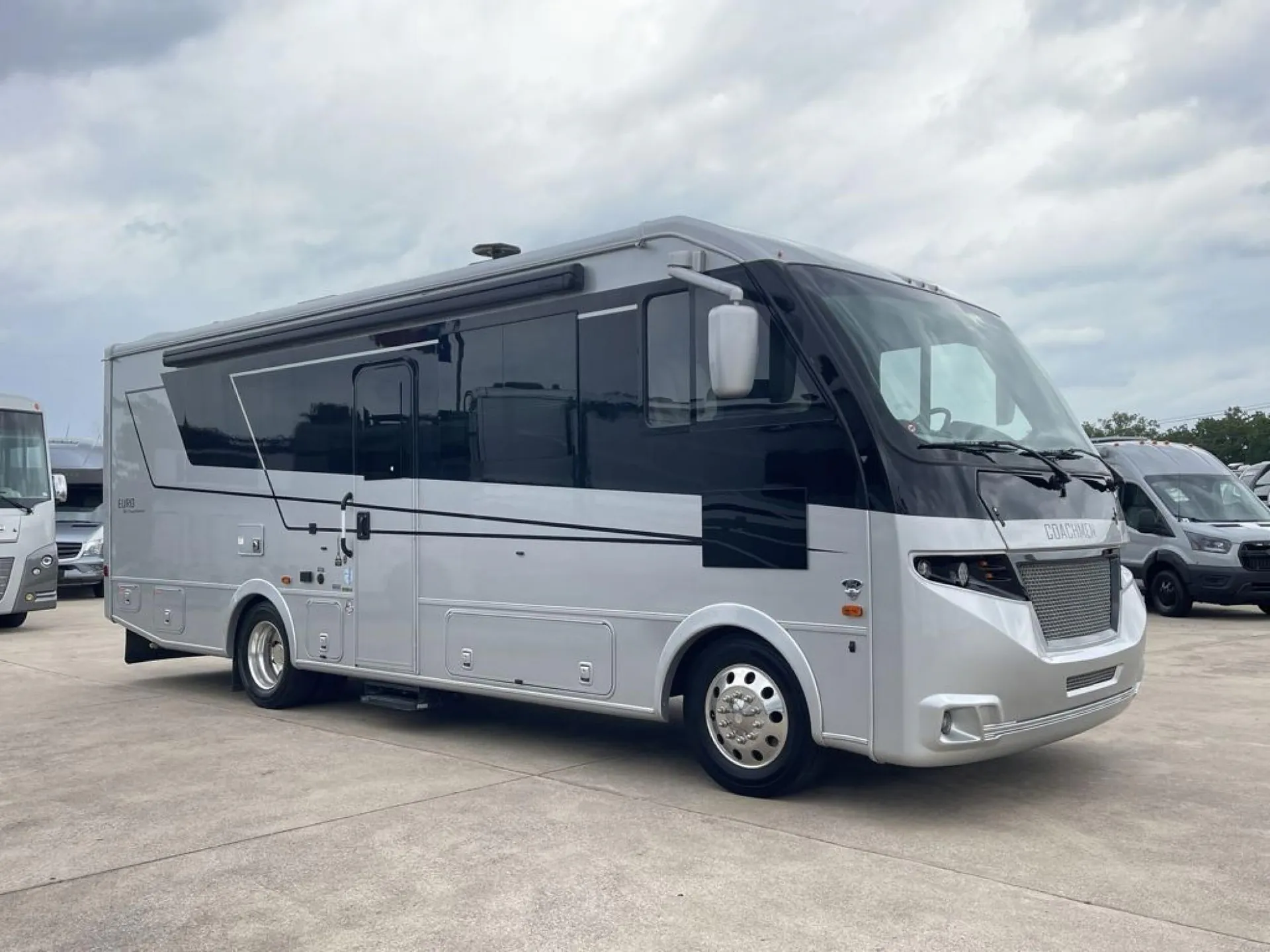 2025 Coachmen Euro 25EU - Photo 2