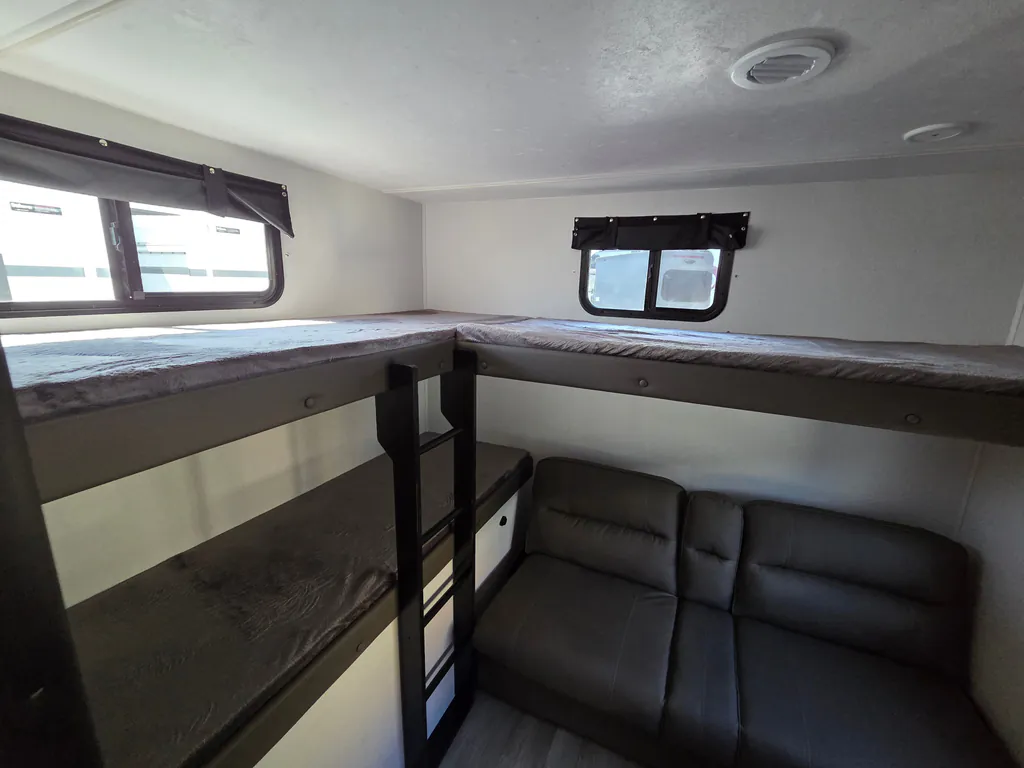 2026 Coachmen Freedom Express Select 30SE, Photos photo 39