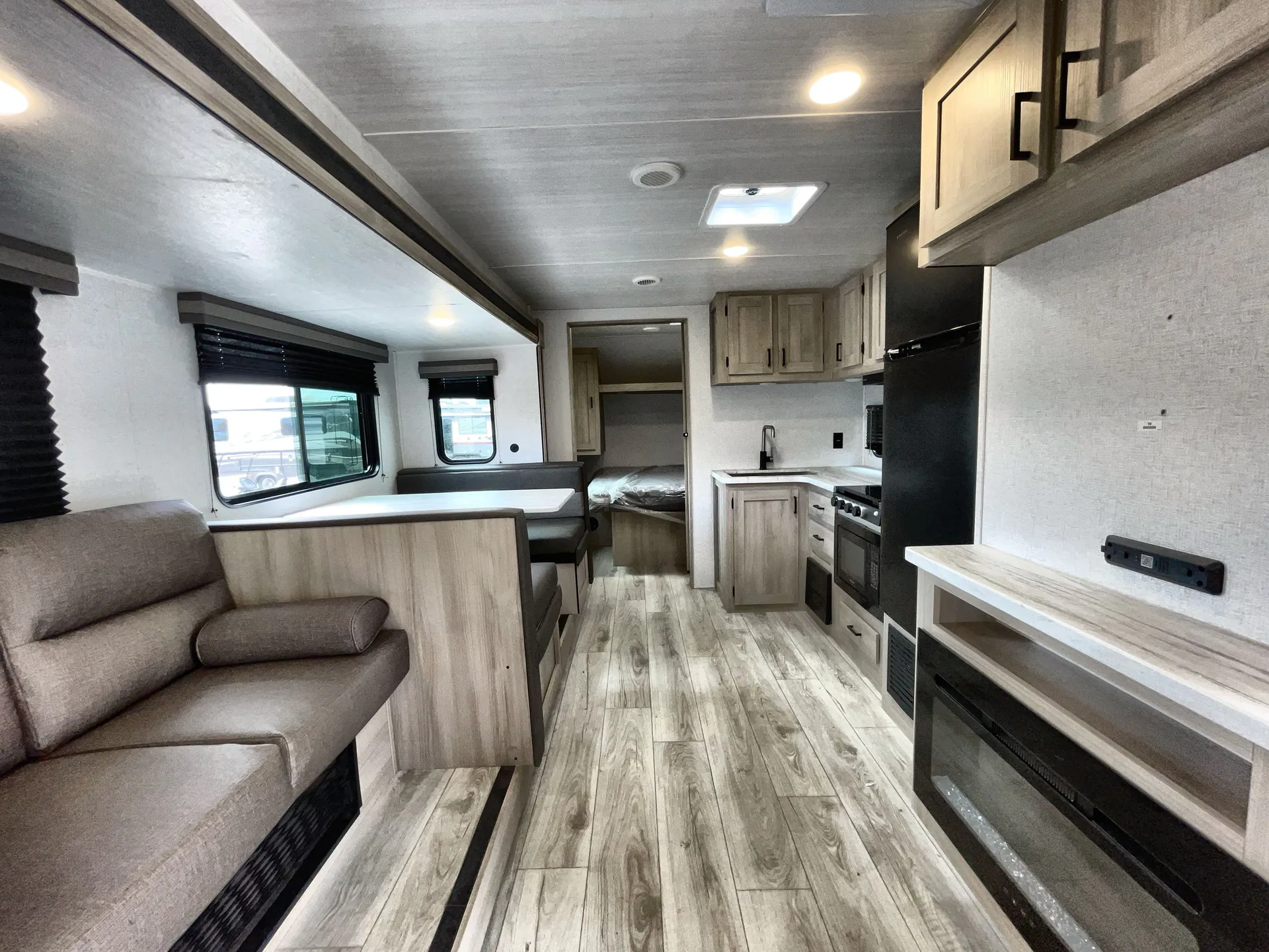 2025 East to West Silver Lake 2600RB — living area main