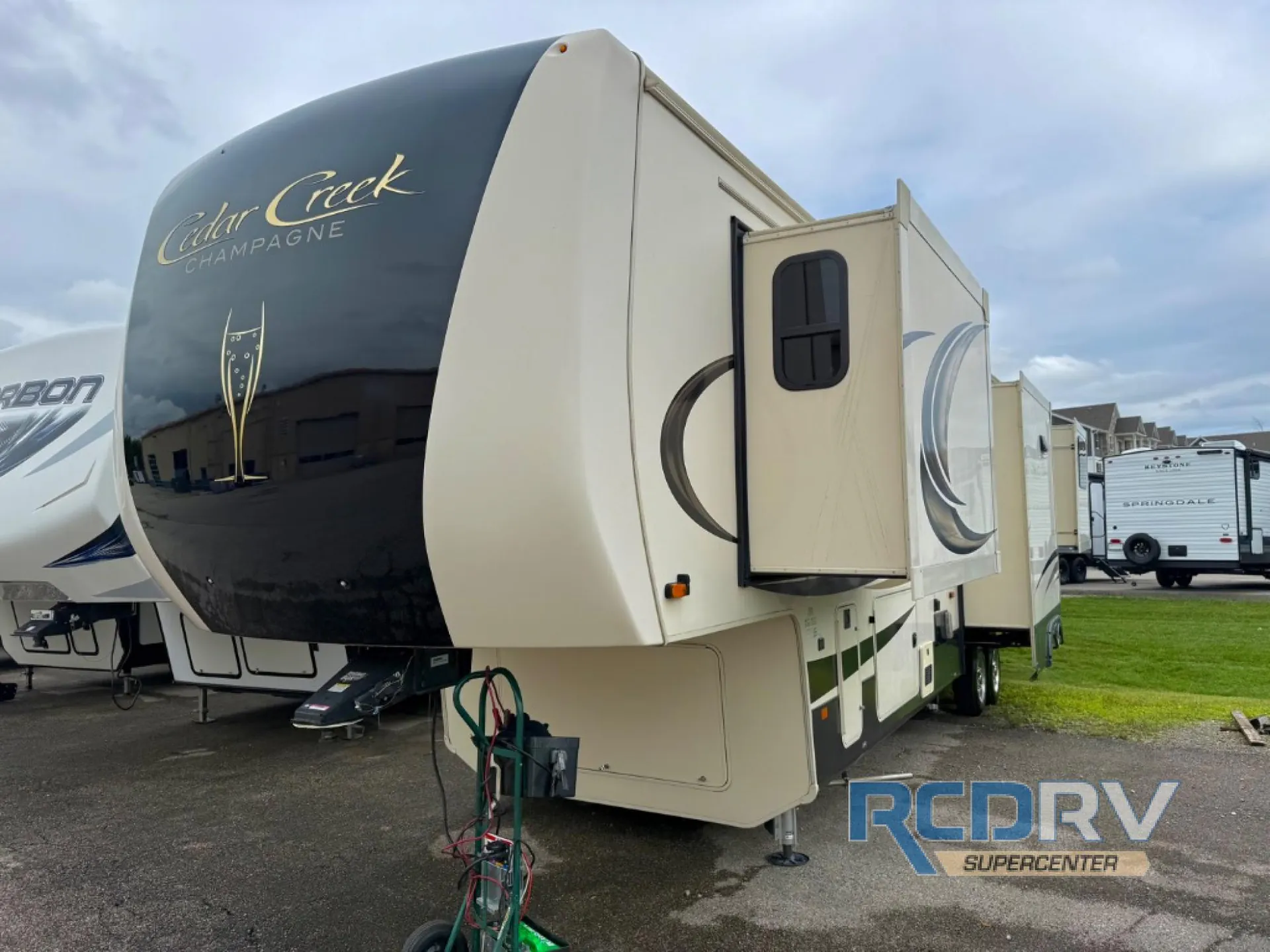 2020 Forest River Cedar Creek Champagne Edition 38ERD - Photo 4