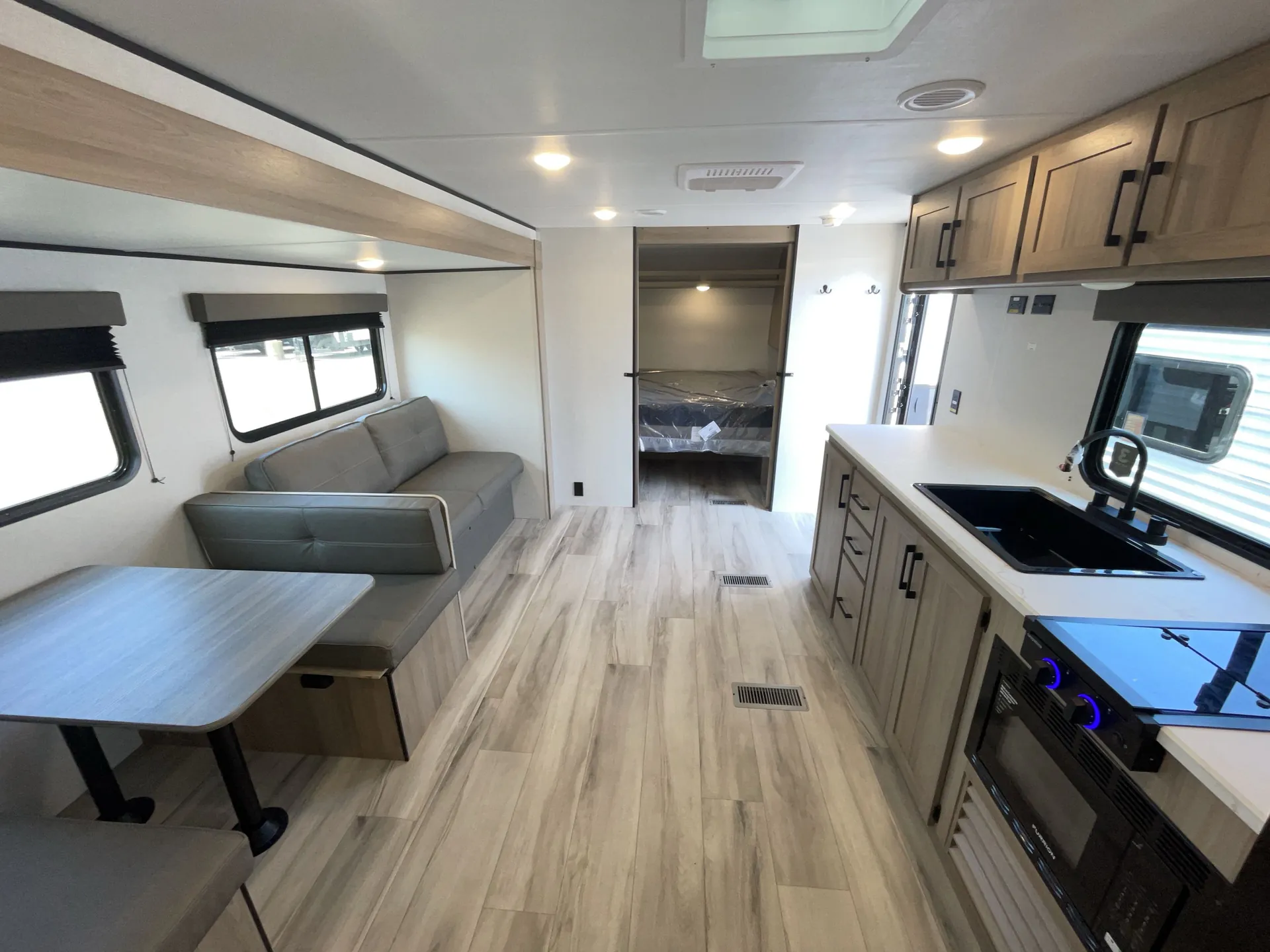 2026 Keystone Coleman 25B — living area main
